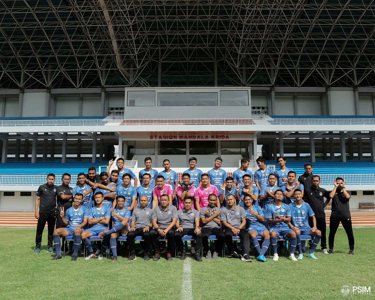 Skuad Laskar Mataram 2021 ⚡

Perjuangan dimulai 🔥

#LaskarMataram
#AYDK