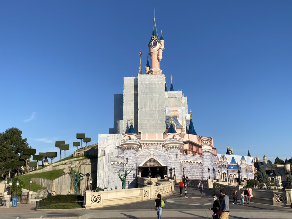 Cave0fWonders's tweet photo. ✨ 🚧 🏰 Nous y sommes presque ! 🤩 ✨

#disneyparks #disneylandparis https://t.co/csG64XjubJ