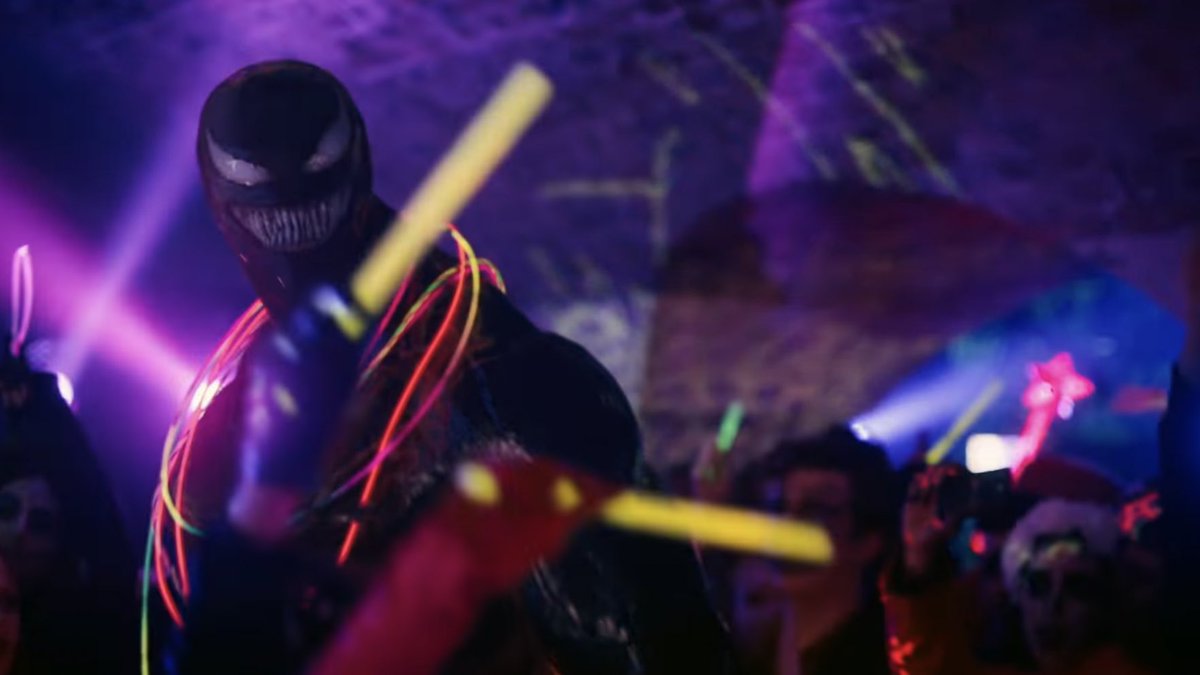 UniversoAlex's tweet photo. La gente flipando con el Party Venom

Yo sintiendo vergüenza ajena

#VenomLetThereBeCarnage https://t.co/R1YyFVBd6o