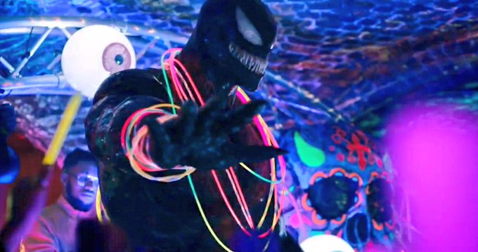 UniversoAlex's tweet photo. La gente flipando con el Party Venom

Yo sintiendo vergüenza ajena

#VenomLetThereBeCarnage https://t.co/R1YyFVBd6o