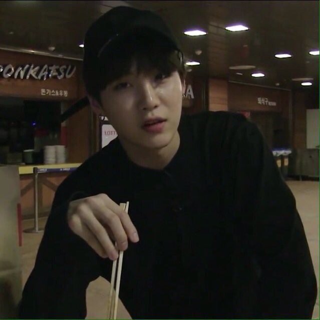 _forsuga39's tweet photo. 민윤기 볼캡 짱 https://t.co/6SW8FsIBJ9