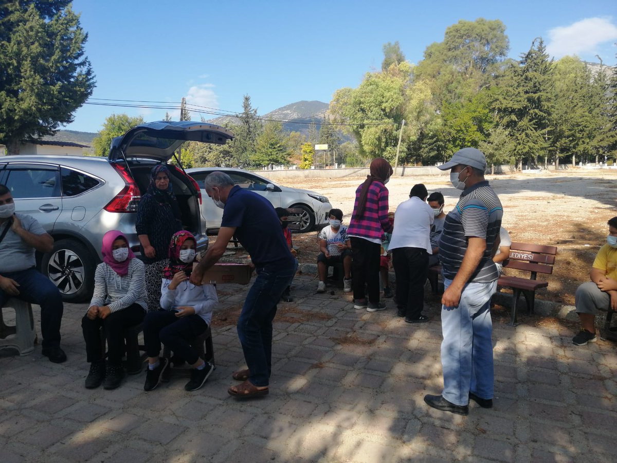 2015 yılında Dağlıca'daki bir hain saldırıda kaybettiğimiz mahallemizin Şehidi Adnan ERGEN'in mezarını mahallemizdeki diğer eğitim kurumlarıyla birlikte ziyaret edip Yasin-i Şerif okuduk <a href="/emrecay55/">Emre ÇAY</a> @SanFerah
<a href="/Seydikemer_MEM/">Seydikemer İlçe Milli Eğitim Müdürlüğü</a> <a href="/mugla_mem/">Muğla İl Millî Eğitim Müdürlüğü</a> <a href="/EsenSehit/">Seydikemer Eşen Şehit Er Adnan Ergen İlkokulu</a> <a href="/Esenihoo/">Eşen İmam Hatip Ortaokulu</a> <a href="/EsenOrtaokulu/">Eşen Ortaokulu</a>