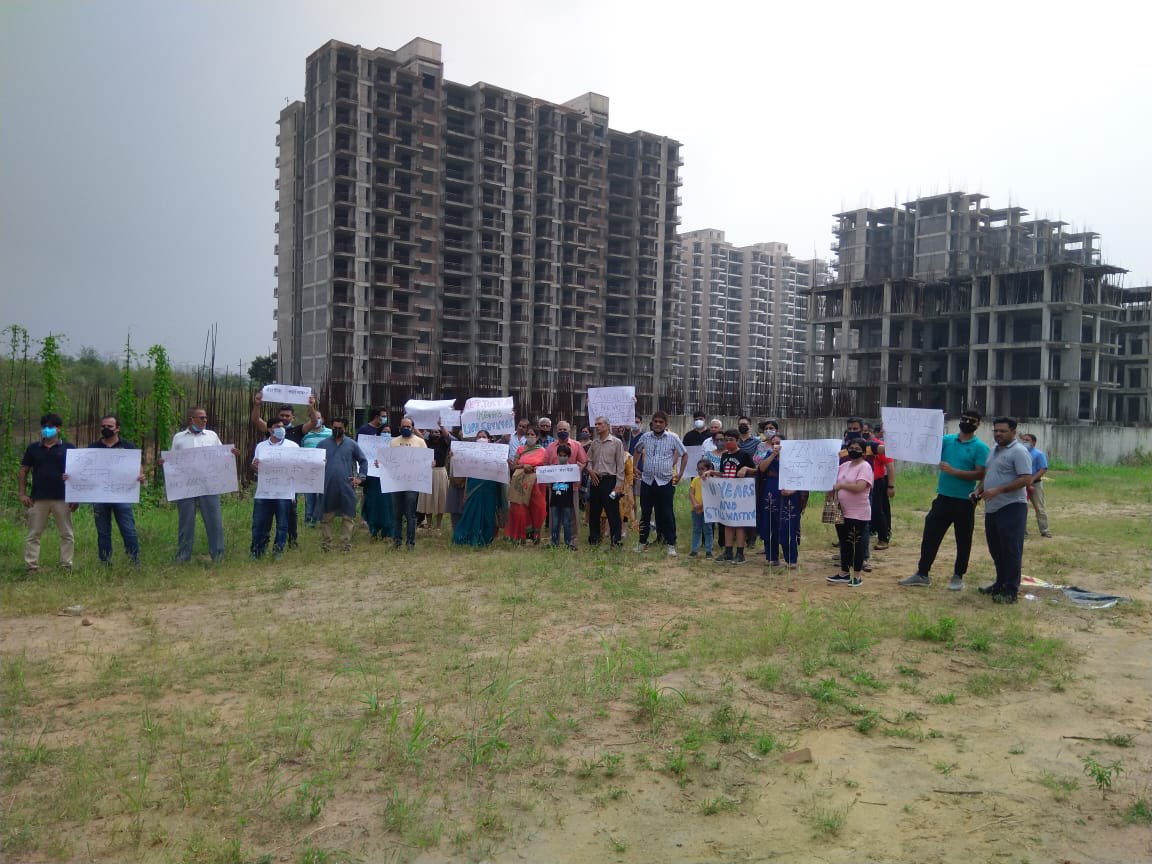 Rohverma's tweet photo. We have no option left , except Dharna at site . It’s been 11 years now and no one listening to us  . Fernhills Ansal Api sector 91 Gurgram. Our hard earned money seems lost because no one from ansal listening to us. @cmohry @AnsalPranav @PMOIndia @dmharyana https://t.co/MWbSDcKMzg