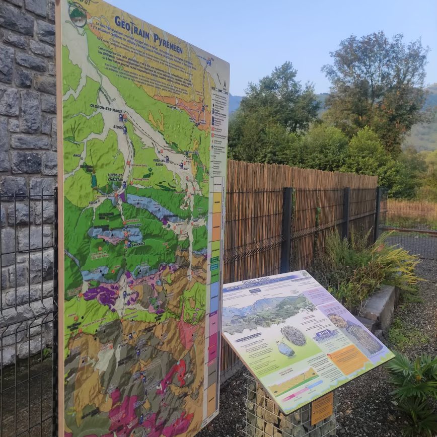 SNCF, #Bedous c'est parti pour le  voyage découverte du #GEOTRAIN Pyrénéens,  avec @Al_Rousset  <a href="/hervelefevre7/">Hervé LEFEVRE</a> et autres invités. #réalité augmentée innovation au service des #voyageurs 

❓ Prêt.e à découvrir la richesse des Pyrénées à bord des #TER avec <a href="/TERNouvelleAQ/">SNCF Voyageurs TER NOUVELLE-AQUITAINE</a>