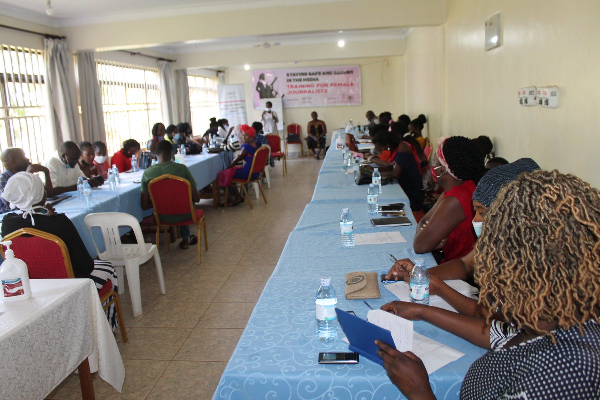 UMWAandMamaFM's tweet photo. Uganda Media Women's Association with support from Uganda National Commission for unesco/icesco - Unatcom is conducting a training on safety and security of female journalists from the Eastern Region at Shine on Hotel in Mbale City.
#safetyforfemalejournalists
#safemedia https://t.co/nyTTPE4W7g