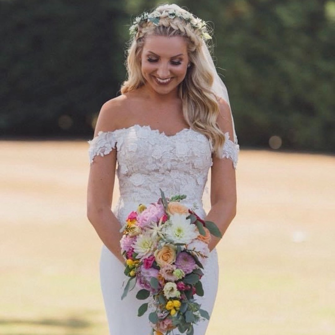 RichardWardHair's tweet image. Saturday Hair Goals...Another stunning, floral inspired bridal look by Senior Stylist Elle. 
#weddinghair #halobraid #floral #bride