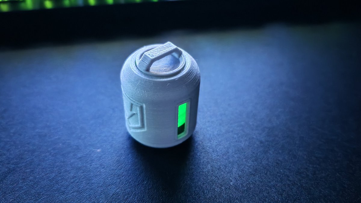 scape510's tweet image. 試作品完成よ😘

内部のリングを蓄光にしているので暗闇で光っちゃう💋
更に小型化すればイヤリングに。大型化すればランタンにもなれるわよ〜😘💕

#FlashForge
#CreatorPro2
#APEX 
#ApexLegends 
#エーペックス 
#エーペックスレジェンズ