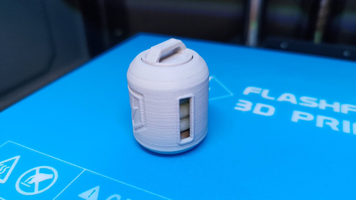 scape510's tweet image. 試作品完成よ😘

内部のリングを蓄光にしているので暗闇で光っちゃう💋
更に小型化すればイヤリングに。大型化すればランタンにもなれるわよ〜😘💕

#FlashForge
#CreatorPro2
#APEX 
#ApexLegends 
#エーペックス 
#エーペックスレジェンズ