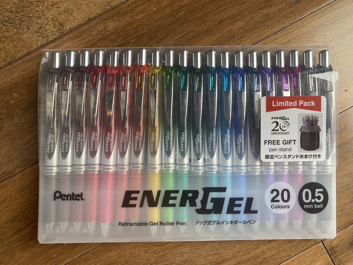 so_unpredict's tweet photo. Pentel Energel 20th Anniversary

Energel เป็นอีกหนึ่งปากกาเจลที่เรายกให้ขึ้นหิ้ง ไม่มีใครมาแทนได้ การันตีด้วยสูตรของปากกาหมึกเจลที่เข้มพอดี เขียนลื่น สีสม่ำเสมอตลอดการใช้

เราเลยไม่พลาดจัด collection นี้มา บอกเลยไม่ผิดหวัง แค่ดูมันเรียงอยู่ด้วยกันก็นิพพานละ

#รีวิวเครื่องเขียน https://t.co/9bD0SH7uCf
