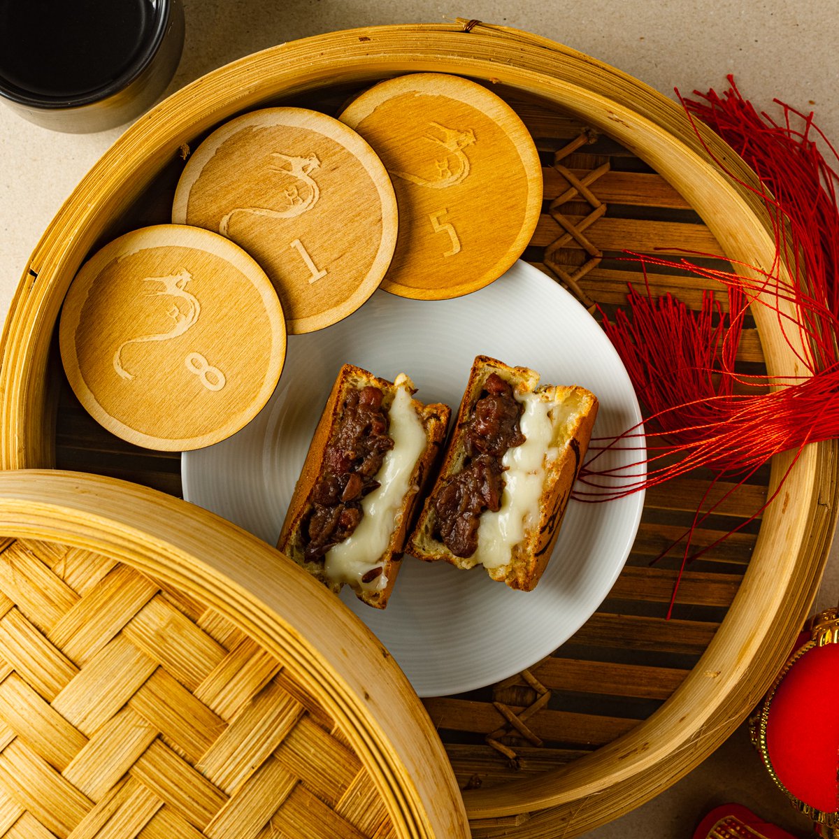 dragoncatcafe's tweet photo. 🎑 Mid-Autumn Festival 🎑

Red Bean &amp; Mochi Wheelcake 🤩

Another of our mochi limited edition flavours, available until tomorrow 26.09.21!

#dragoncatcafe #midautumnfestival2021 #midautumnfestival #redbean #mochi #wheelcake https://t.co/cAkflDXFNw