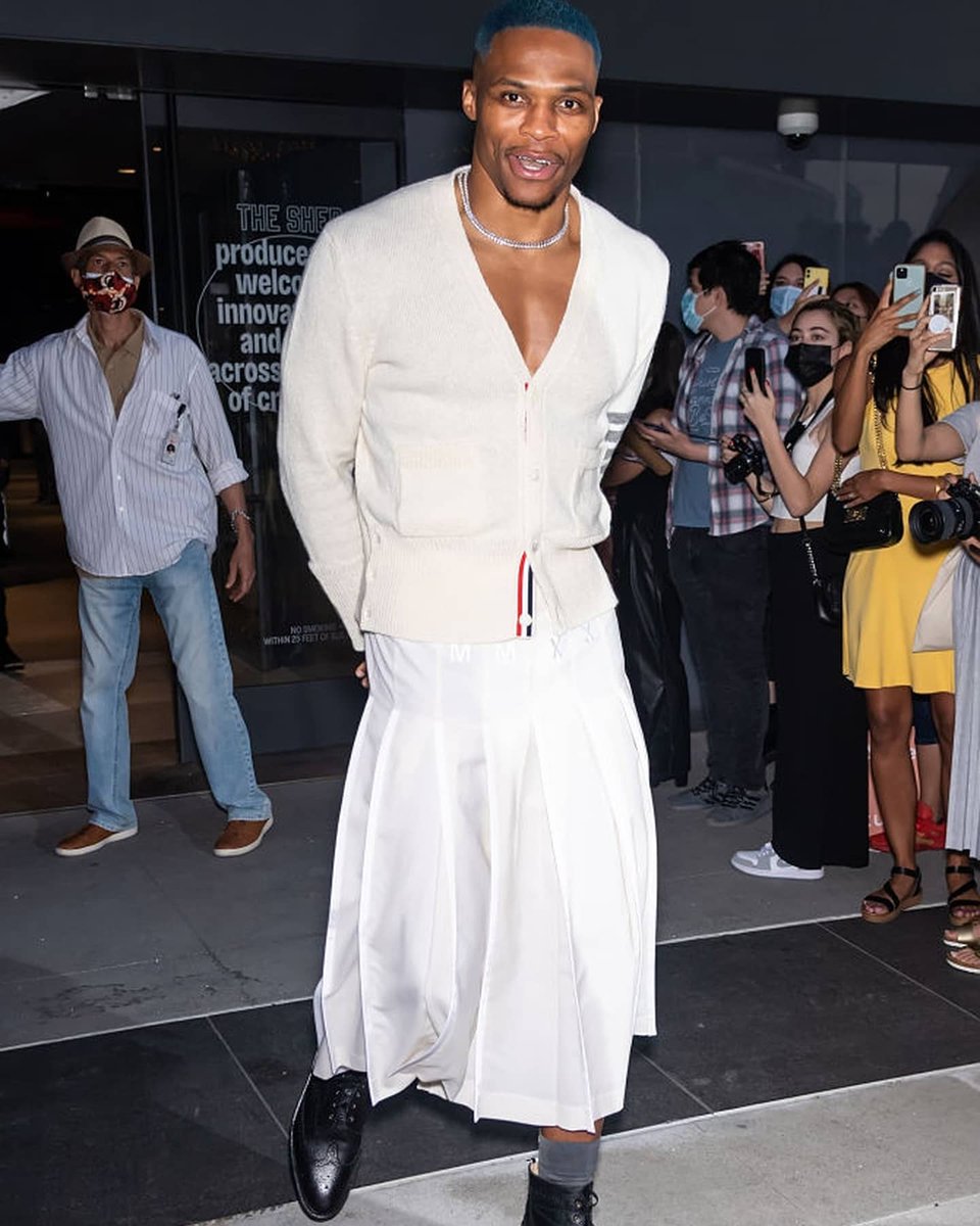 pattyhuntington's tweet image. From the gender neutral red carpet &amp;amp; runway to school skirt protests - and the brands that are piling into this space. Tomorrow on @abcnews Weekend Breakfast at 7.40 AEST we&apos;re looking at the degendering of fashion that is well underway. Have we reached a cultural tipping point?