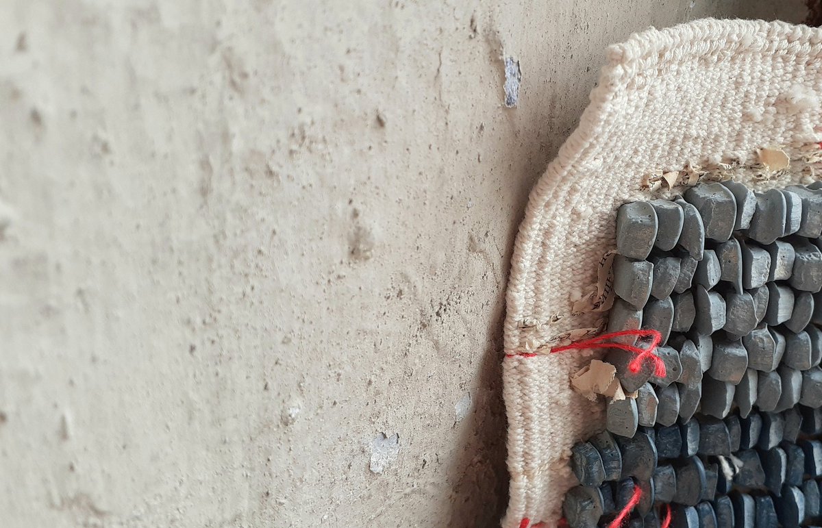 janevwalkley's tweet image. Using jesmonite as the main element in my weft. #tapestryweave