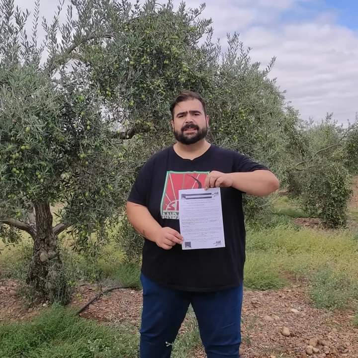 OscarReina23's tweet photo. Desde los tajos de Andalucía exigimos la LIBERTAD, AMNISTÍA, ABSOLUCIÓN de Carles Puigdemont @KRLS y DE TOD@S L@S PRES@S, EXILIAD@S Y REPRESALIAD@S POLÍTIC@S por el Régimen antidemocrático español. 
¡A prisión Juan Carlos de Borbón! https://t.co/NXT71R40Yz