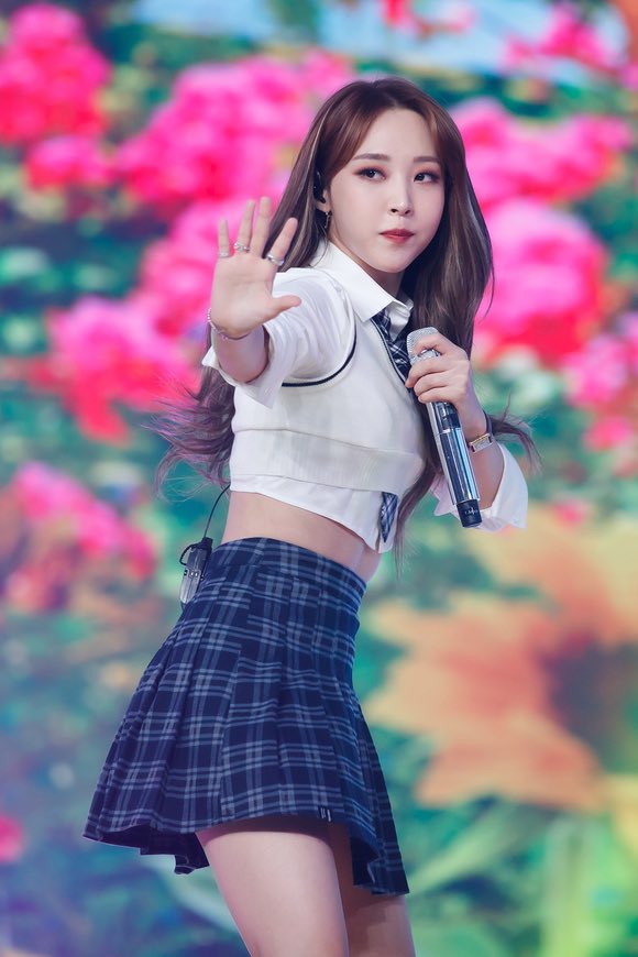 KIWIBYULIE tweet picture