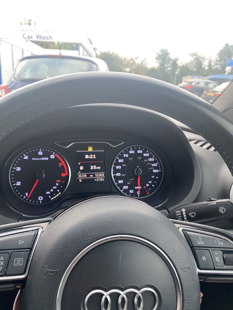 Miss_Rhi_Rhi's tweet image. Pricks. Selfish pricks. 
Some of us need petrol and had to drive 10 miles to find some. 🙄 #IHatePeople