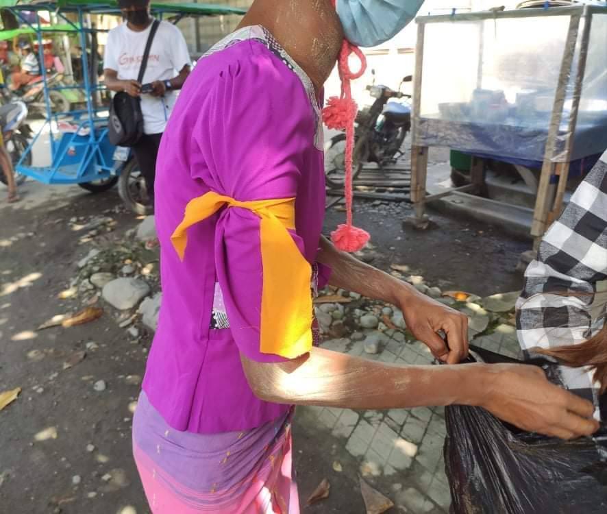 230th day of anti military coup protest #Kalae and locals joined by wearing yellow armbands to mark 14th anniversary of saffron revolution.Fight the terrorists till we win.  #Total_StopSponsoringSAC #Sep25Coup #WhatsHappeningInMyanmar