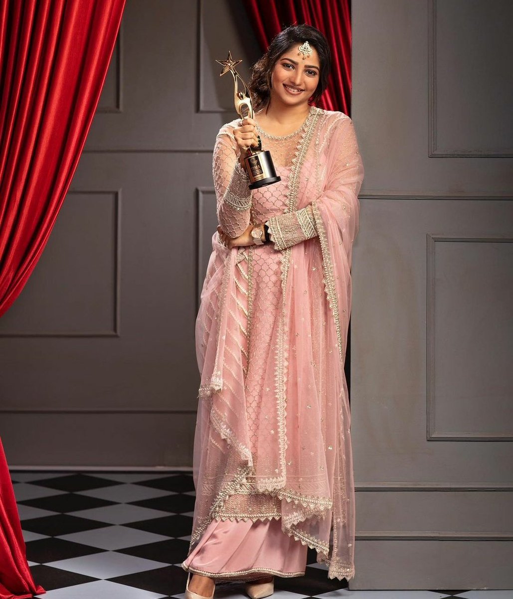 Cinimall's tweet image. #Here #Smile #Fablous ❤🔥🔥🔥#RachitaRam ❤ @RachitaRamDQ

#Cinimall #Kannada #actress #cinema