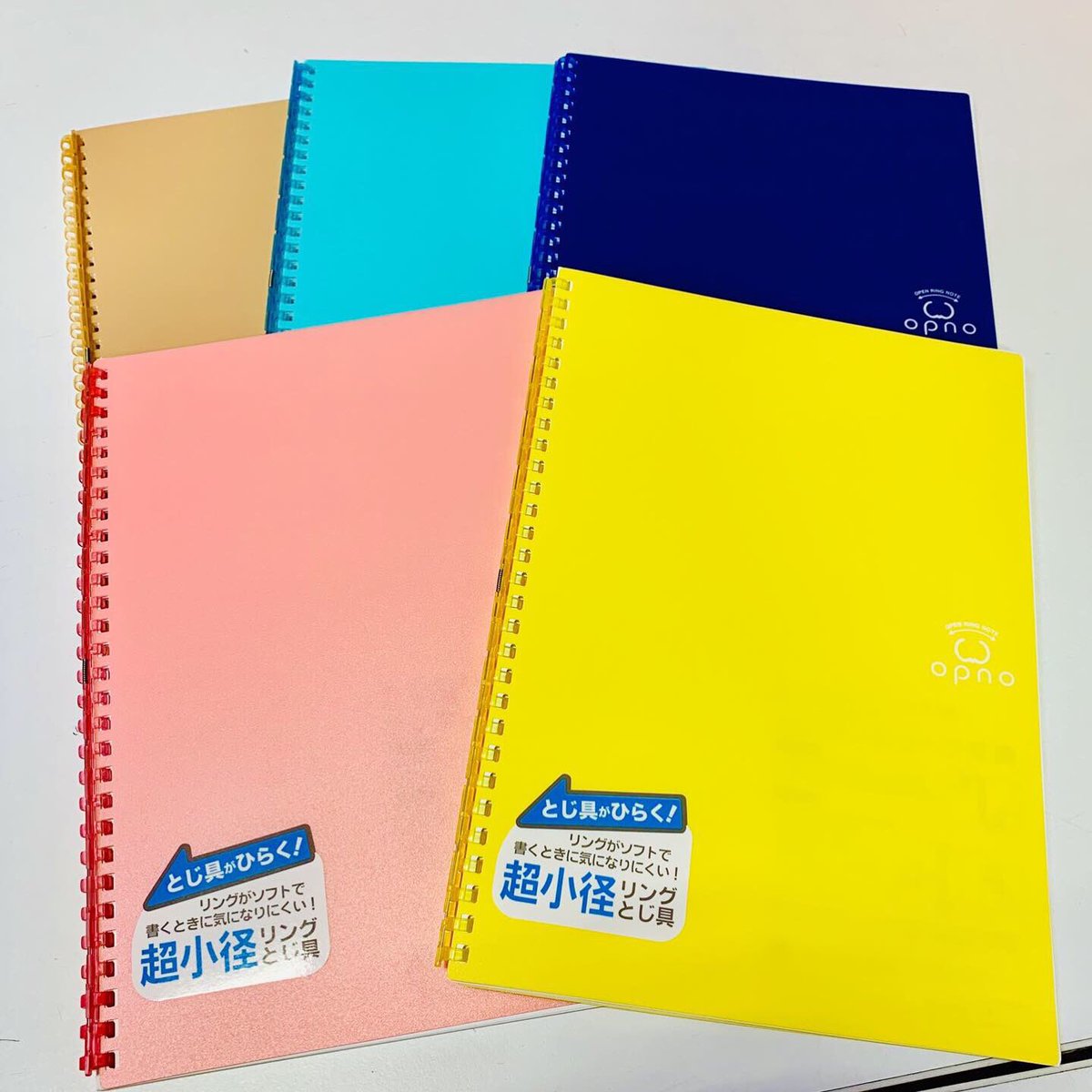 Hi_NOTE_isesaki's tweet photo. ⭐️新商品情報⭐️
リヒトラブさんより、「opno」が新登場です🥰✨
リングがソフトで書くときに気になりにくい仕様です☺️
リングの径も「ツイストリングノート」に比べて小さくなりました🙌🏻⭐️
勉強のお供にご利用ください✨
.
#ハイノート伊勢崎店
#リヒトラブ
#opno
#文房具好きな人と繋がりたい https://t.co/SBUR6W8DST