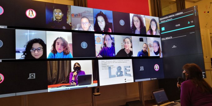 NebrijaGlobal's tweet photo. Nos encanta hablar de nuestra #RoomOfTheFuture y este artículo resume lo mejor de este proyecto educativo #Innovación #Educación https://t.co/pCODH6bkPH https://t.co/ciNFcQkEjB