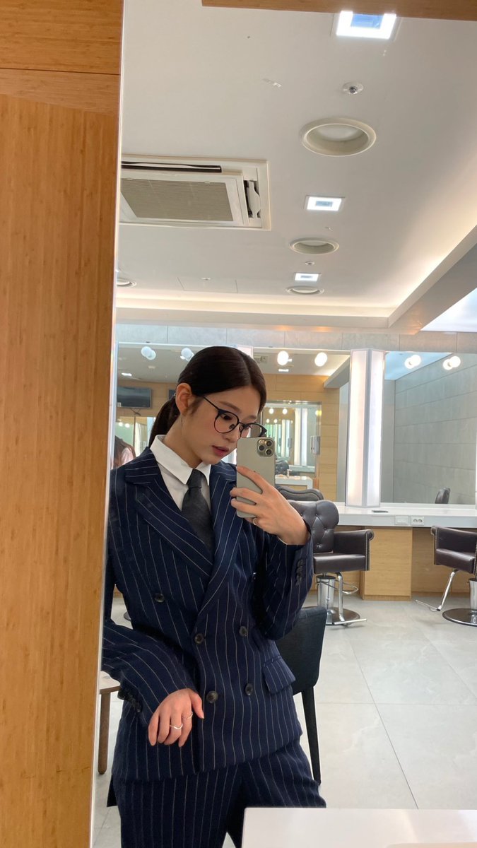 izone_bot's tweet image. [#김민주] minn.__.ju instagram story 📸

instagram.com/stories/minn._…