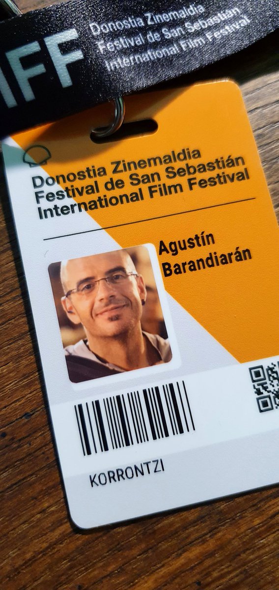Korrontzi's tweet photo. Duela hiru urte Donostiako Zinemaldian ginen gure "Basque Selfie" filma aurkezten. /// Hace tres años estábamos en el Festival de cine de Donosti presentando nuestra película "#BasqueSelfie".
@sansebastianfes #ItziarItuño @MIRMIDONPROD @ElkarMusika @SaizarSidreria #korrontzi2021 https://t.co/CW4AQOm7bG