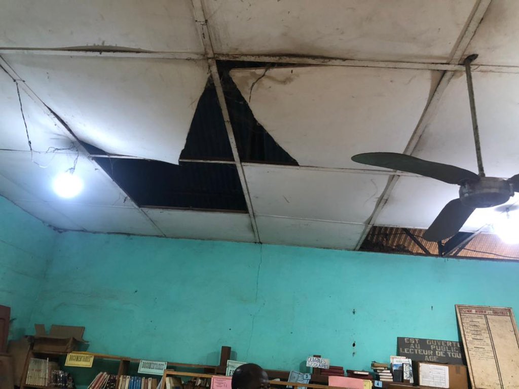 OngGiveSmiles's tweet image. É𝐂𝐎𝐋𝐄 𝐏𝐎𝐔𝐑 𝐓𝐎𝐔𝐒 𝟑

#EcolePourTous3 c’est aussi améliorer les conditions d’apprentissage des enfants. 

Nous comptons donc rénover la bibliothèque de l’IEP de Dimbokro afin d’inciter les enfants à s’intéresser à la lecture et d’améliorer leur cadre d’étude.