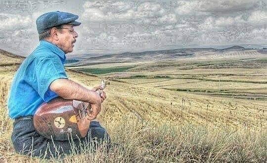 "Can yakıp kalp kırma ey insanoğlu
Senin de gül benzin solacak bir gün
Her canlının kalbi Allah'a bağlı
Herkes ettiğini bulacak bir gün"

 #NeşetErtaş'ı vefatının 9.yılında saygı ve rahmetle anıyoruz.