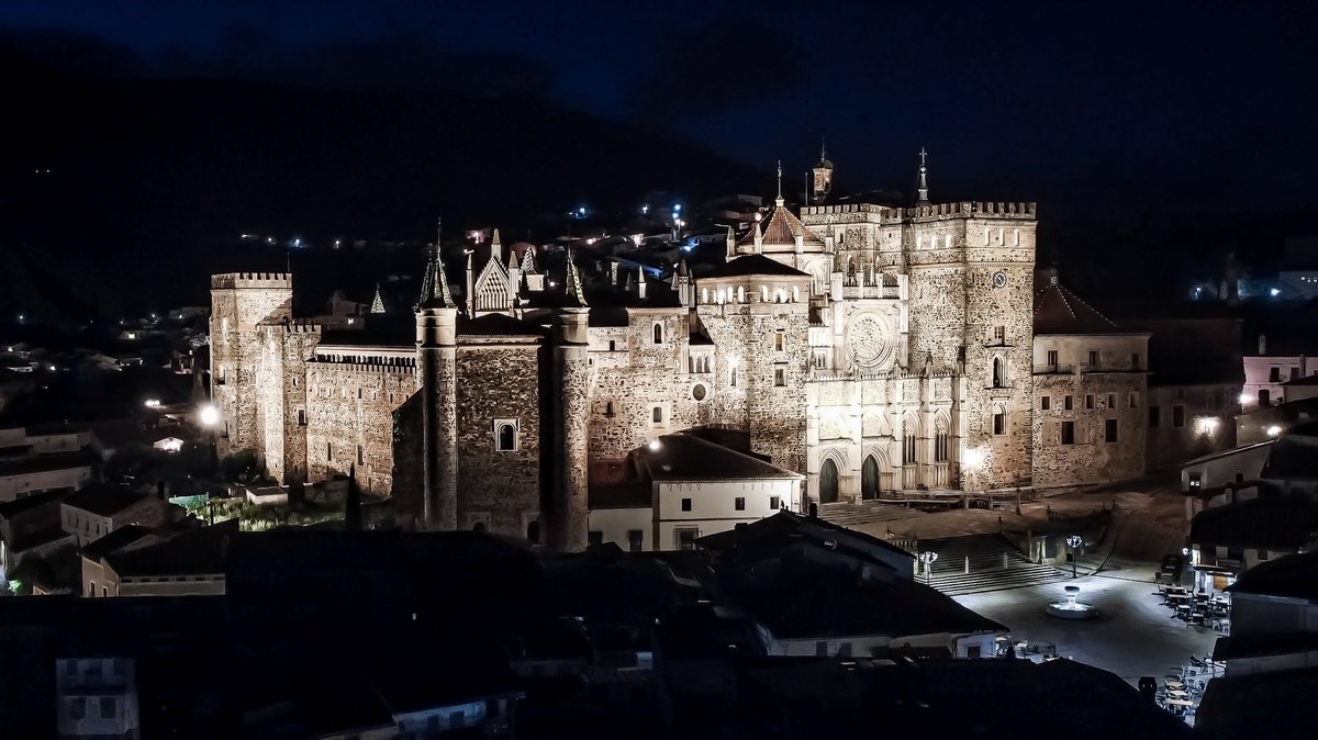Hoy con motivo del  #DiaMundialTurismo no podemos dejar de reivindicar #Guadalupe como uno de los destinos de turismo regionales <a href="/ExtreTurismo/">Extremadura Turismo</a> <a href="/tur_extremadura/">TurExtremadura</a> , con un doble reconocimiento <a href="/UNESCO_es/">UNESCO en español 🏛️#Educación #Ciencia #Cultura</a>: El <a href="/RMSMGuadalupe/">MonasterioGuadalupe</a> y el <a href="/VilluercasGPark/">Villuercas-Ibores-Jara Geoparque Mundial UNESCO</a>.