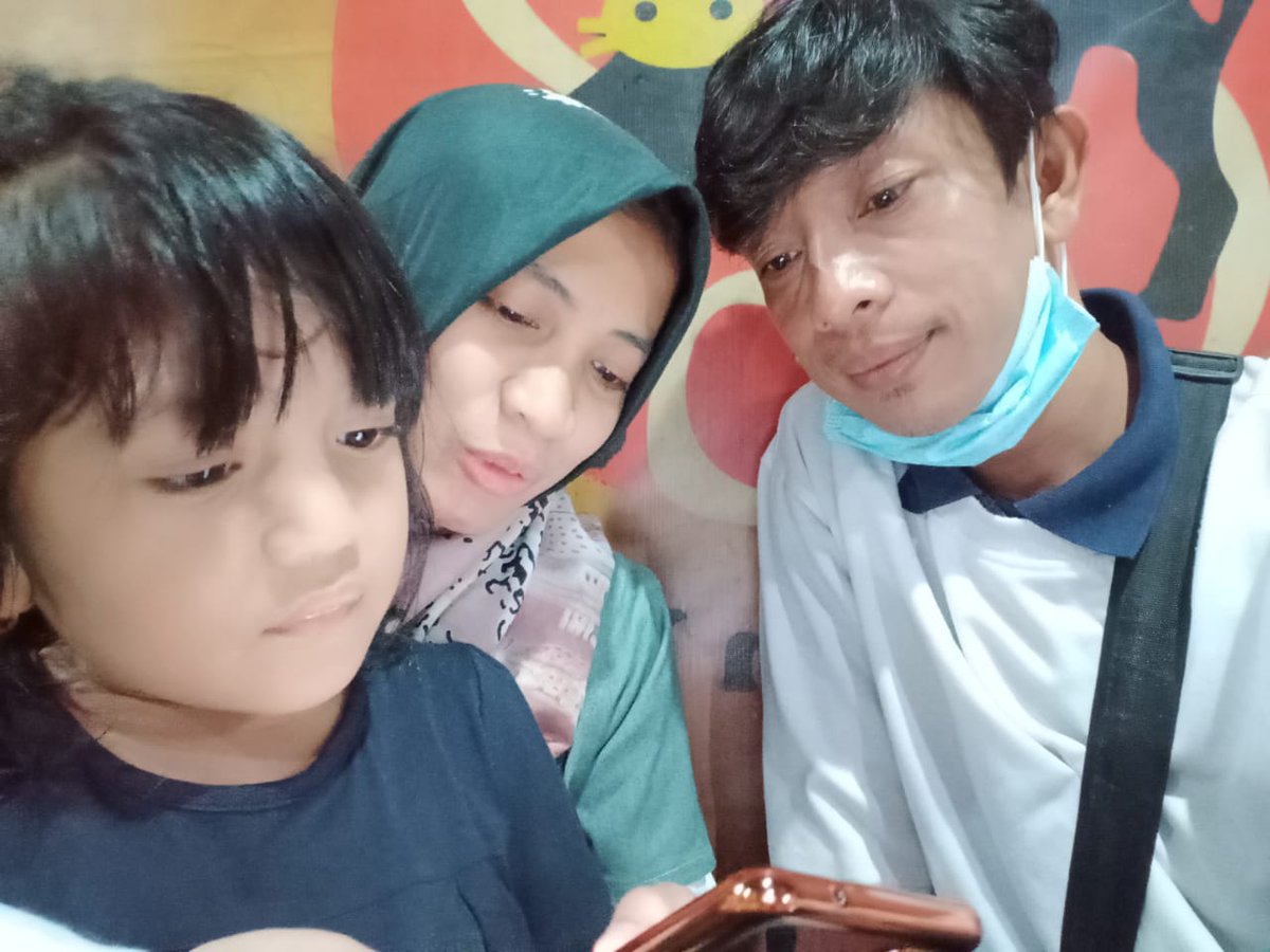 @Angkringan meloe meloe bungur garuda with <a href="/raniepatria1/">Raniepatria</a> and kaka adreena nasha irmiya 😍 thanks god atas kedekatan yg indah ini :)