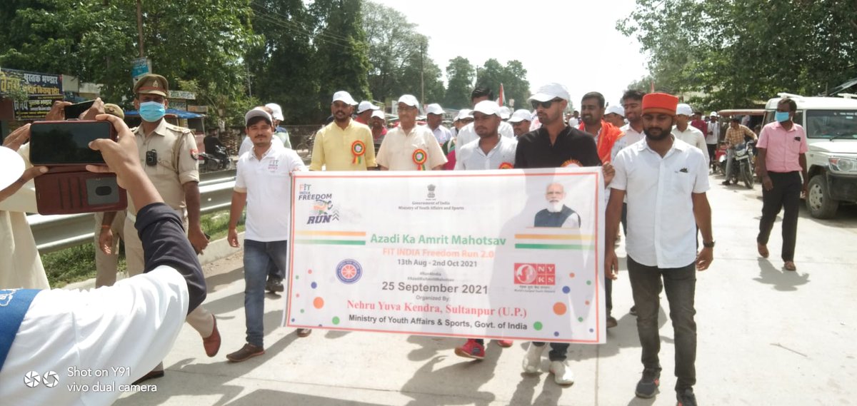 shubhendraveer3's tweet image. नेहरू युवा केंद्र, सुलतानपुर द्वारा #आजादी_का_अमृत_महोत्सव के अंर्तगत फ्रीडम रन का आयोजन जिले स्वयंसेवकों, मंडल सदस्यों एवं युवाओं के सहयोग से किया गया।

#FitIndiaFreedomRun  #FreedomRun2.0 #AzadikaAmrutMahotsav @Nyksindia   #Run4India @ianuragthakur @Anurag_Office @YASMinistry