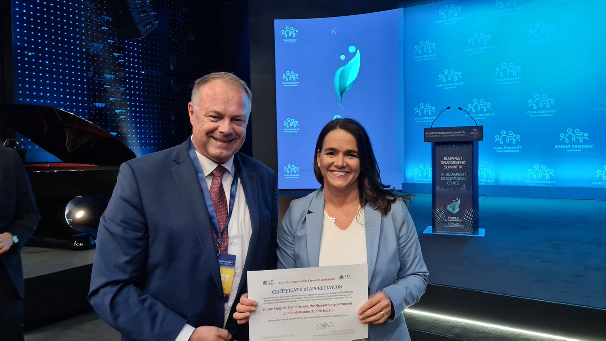 tccouncilorg's tweet photo. Als waardering voor uw onvermoeibare toewijding om leven, gezin en vrijheid te ondersteunen en om christelijke waarden in onderwijs en politiek te promoten. Van TCC/CCI aan Premier Viktor Orban en de Hongaarse regering,overhandigd aan Minister voor gezin @KatalinNovakMP op #BDSIV https://t.co/wgBq4qGudT