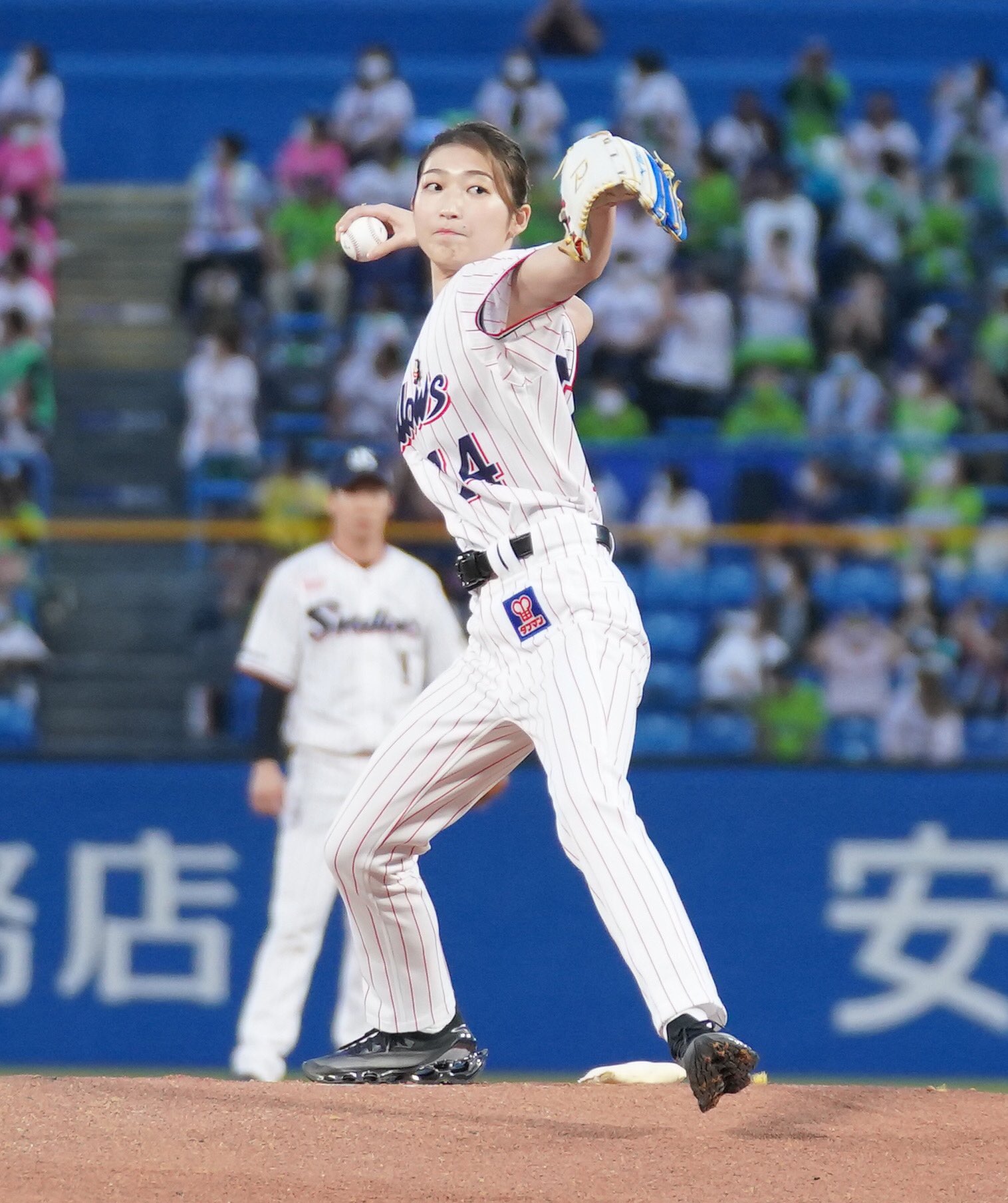 東京ヤクルトスワローズ公式 本日はヤクルトマンナイター 池江璃花子選手に始球式を務めていただきました 見事ノーバウンド投球 ナイスピッチング Swallows ヤクルトマンナイター 池江璃花子 T Co 9gthfyfmm6 Twitter