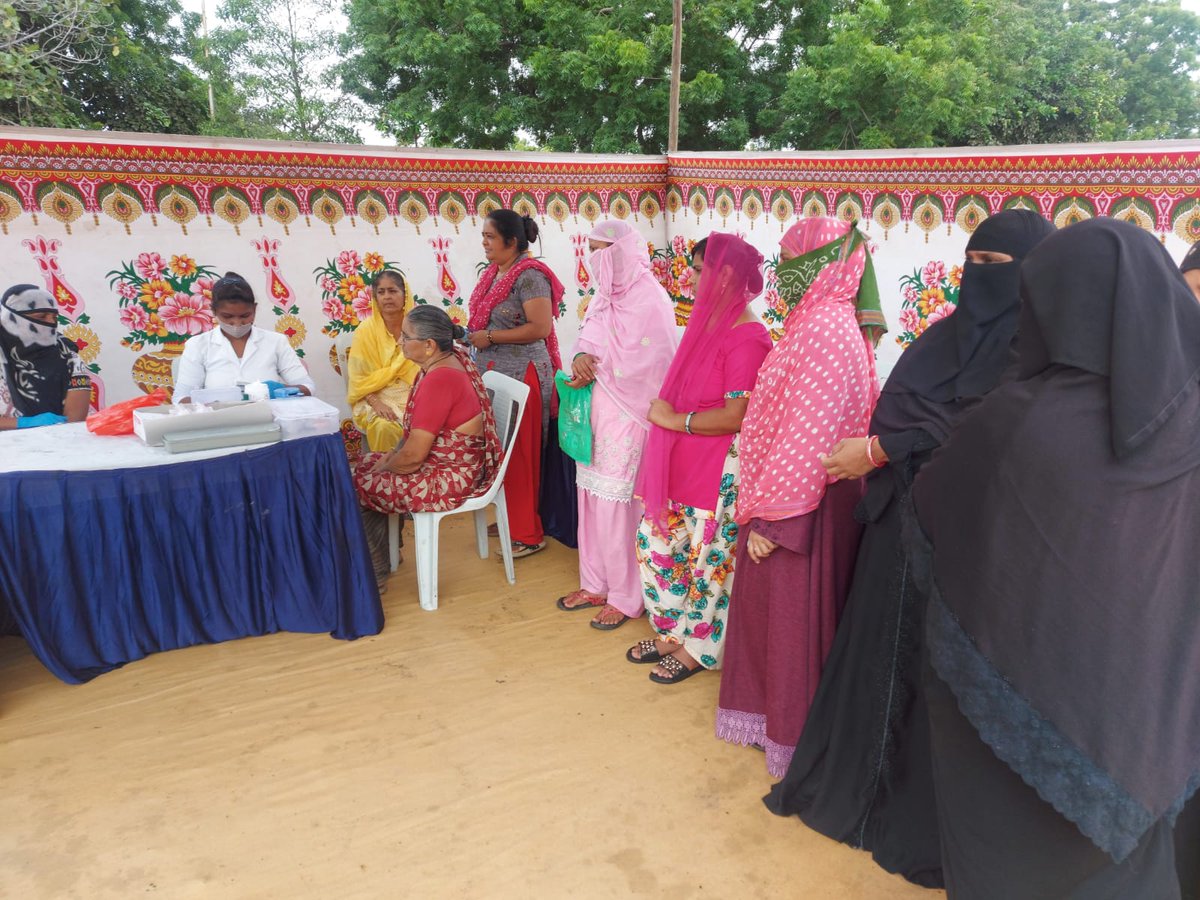 અંજાર શહેર ના સસ્તા અનાજ ની દુકાન પર કોરોના રસીકરણ કેમ્પ... 2 કલાક મા જ 100 લોકોને સમજૂત કરી ને રસી આપી.<a href="/PrantAnjar/">SDM ANJAR</a> @CollectorKutch <a href="/KutchDdo/">DDO Kutch</a> <a href="/pkumarias/">Pankaj Kumar</a> <a href="/CMOGuj/">CMO Gujarat</a>