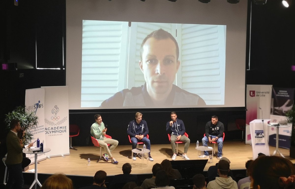 LLungeri's tweet image. Ce matin, les sessionnaires de la #SOU2021 assistent à un colloque sur la #performance et la #psychologie. La question de la place du sommeil dans le sport est soulevée.
@pa_bosse intervient afin de parler de son expérience, une chance pour les étudiants! #ANOF @ANESTAPS