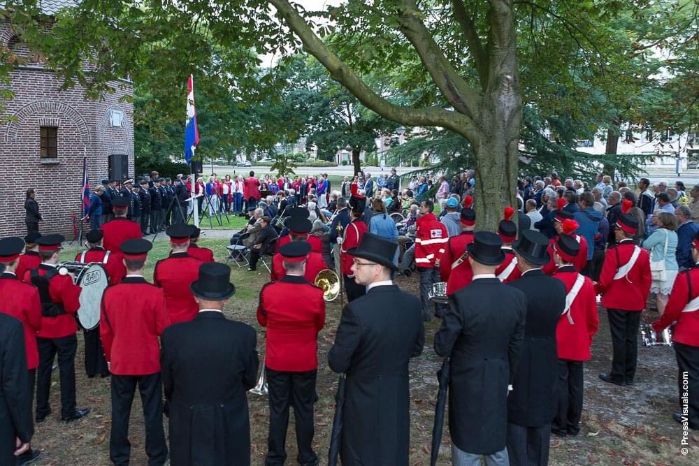 🎶 𝑩𝒆𝒗𝒓𝒊𝒋𝒅𝒊𝒏𝒈𝒔𝒉𝒆𝒓𝒅𝒆𝒏𝒌𝒊𝒏𝒈 𝑯𝒆𝒍𝒎𝒐𝒏𝒅 🎶
Het is vandaag 77 jaar geleden dat Helmond werd bevrijd. Dat wordt vanavond feestelijk gevierd om 18.30 uur in het Hortensiapark met o.a. het ontsteken van het bevrijdingsvuur. HMC  verzorgt de muzikale omlijsting.