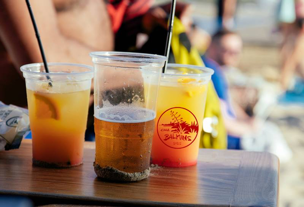 Aún estás a tiempo de disfrutar de nuestro chiringuito 🧡
#calabalmins #chiringuito #Sitges