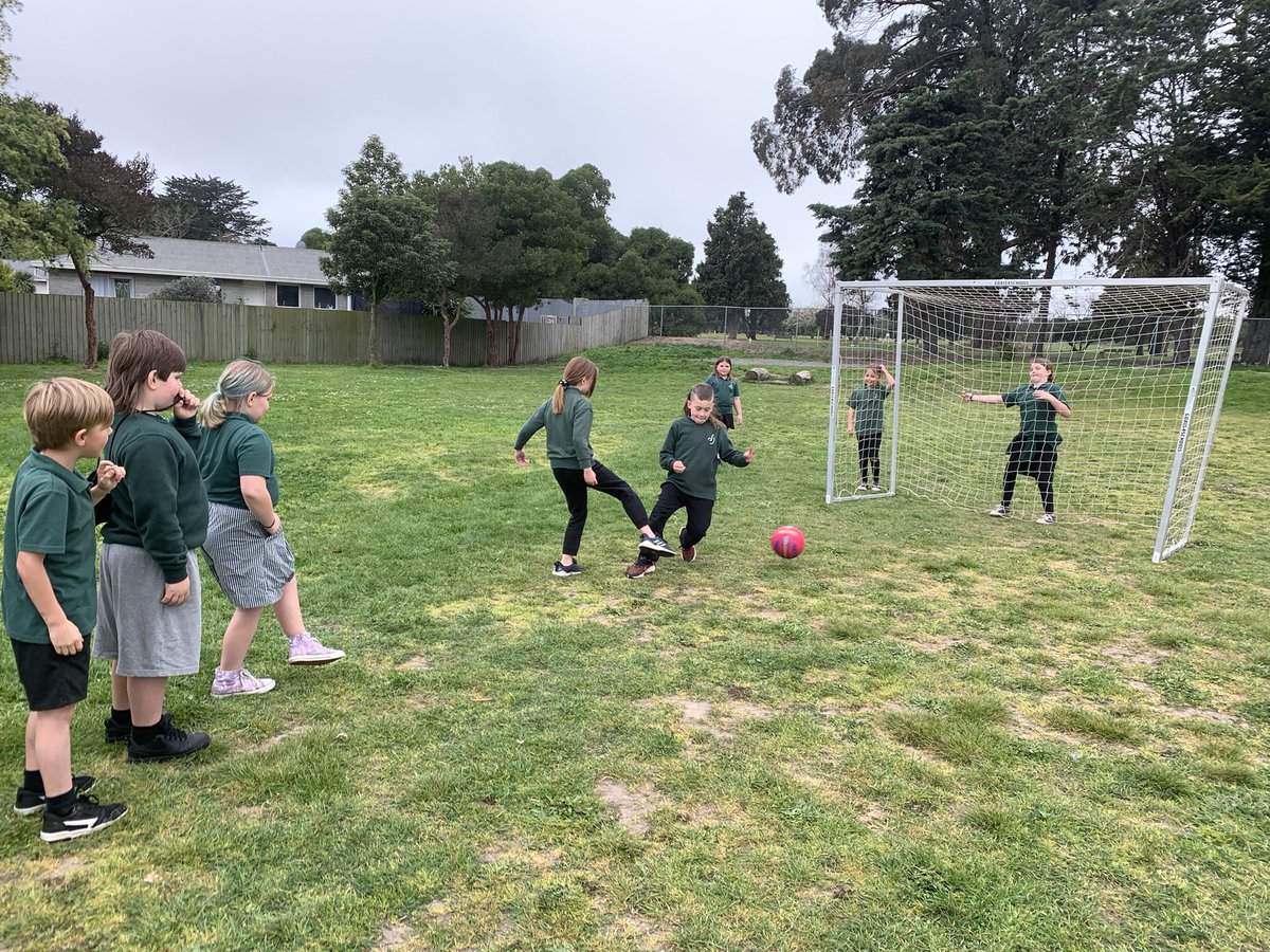 Koru6_2022's tweet photo. With beautiful weather comes beautiful opportunities to expand our health, hauora (well being) and what it means to work and be successful as a team!  Ka rawe Koru 6!  #bromleyschoolnz https://t.co/hszf6J4TTl