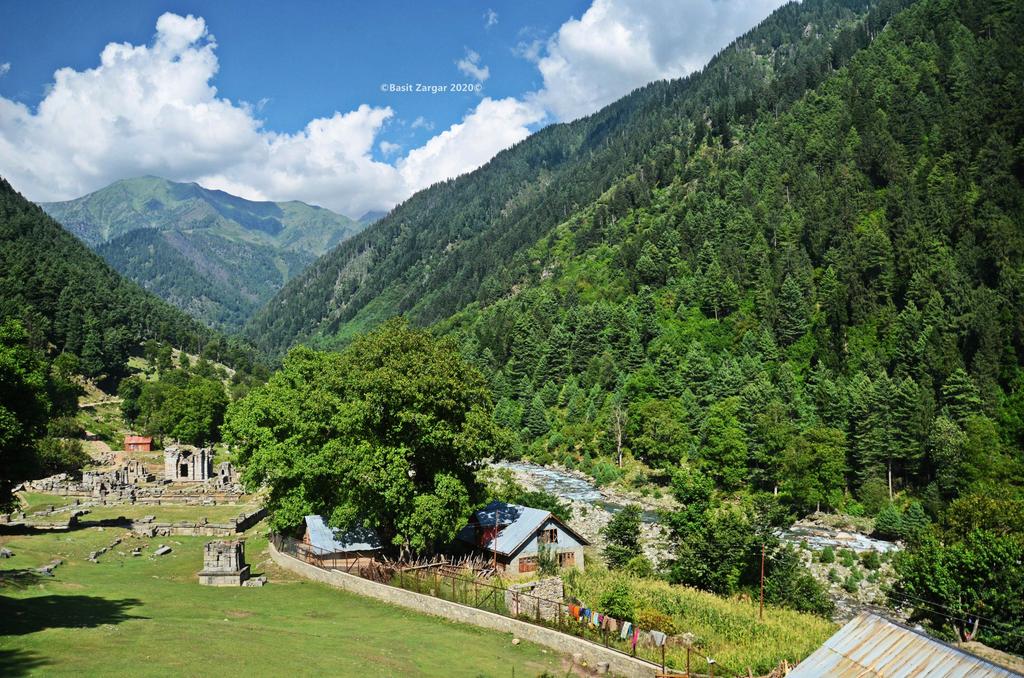BattaKashmiri's tweet image. If I die in exile.....Think this of me....There is a corner somewhere, out there in Kashmir...where my soul will come to rest.....