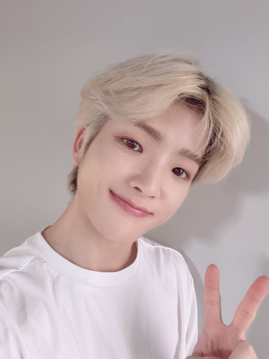 Band_W24hours's tweet photo. #호원
에브리 오늘 하루도 좋은 하루 되길! 🙈 https://t.co/SIX2MerVg1