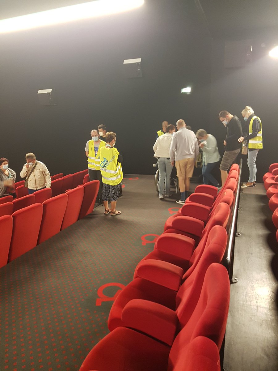 MichelNeveu6's tweet photo. #Laval Séance chaleureuse cet après-midi #Cinéville où chacun avec handicap ou pas est accueilli et respecté tel qu'il est !
#CinéMaDifférence
L'accès à la culture en inclusion
#UnDroitPourTous
#Merci aux bénévoles de #QUESTHANDI pour leur investissement de tous les instants. https://t.co/nqTAl0p7fP