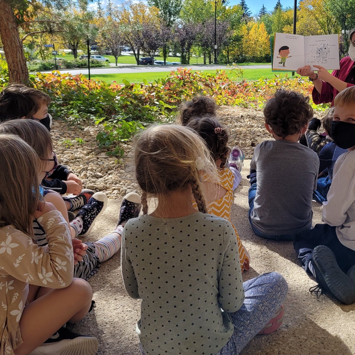pschoolfinearts's tweet photo. A beautiful fall setting for a story. #donthugdoug #storytime #yqr #freshair #preschoolregina #preschool #fallcolors https://t.co/lpVQ9X0F3t