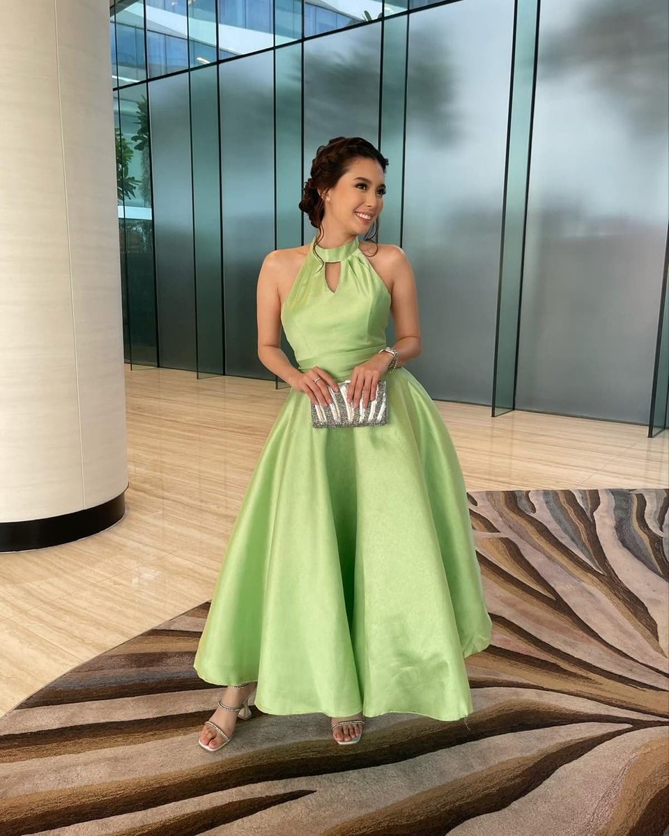 Sparkle_GMA's tweet photo. #AnalynBarro (@anaabarro) attends the wedding of Kris Bernal and Perry Choi today as a Veil Sponsor β¨ Looking beautiful, Analyn! #PerryTaleNiKris https://t.co/btnPqZOpLg
