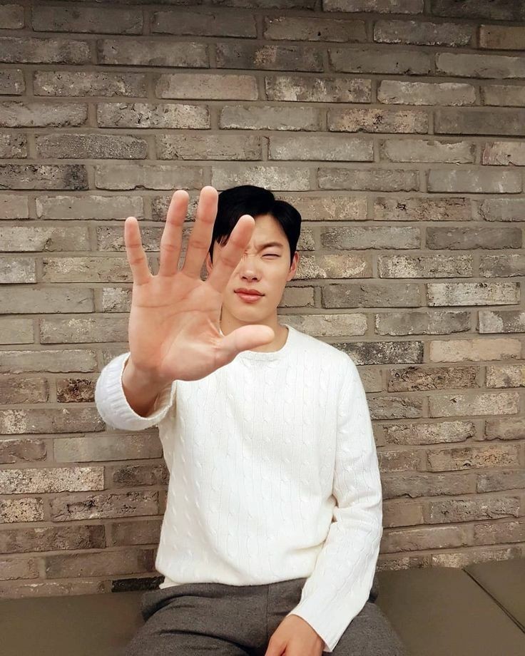 imyour_smil's tweet photo. Happy Birthday abang tamvan 🥳🎂💙 maaciw loh dah cb drama setelah 5 tahun, kirain dah nyaman difilm aja hihihi 🥰🥰
#HappyRyusDay
#RyuJunyeol
#류준열 https://t.co/mAQHspYLAf