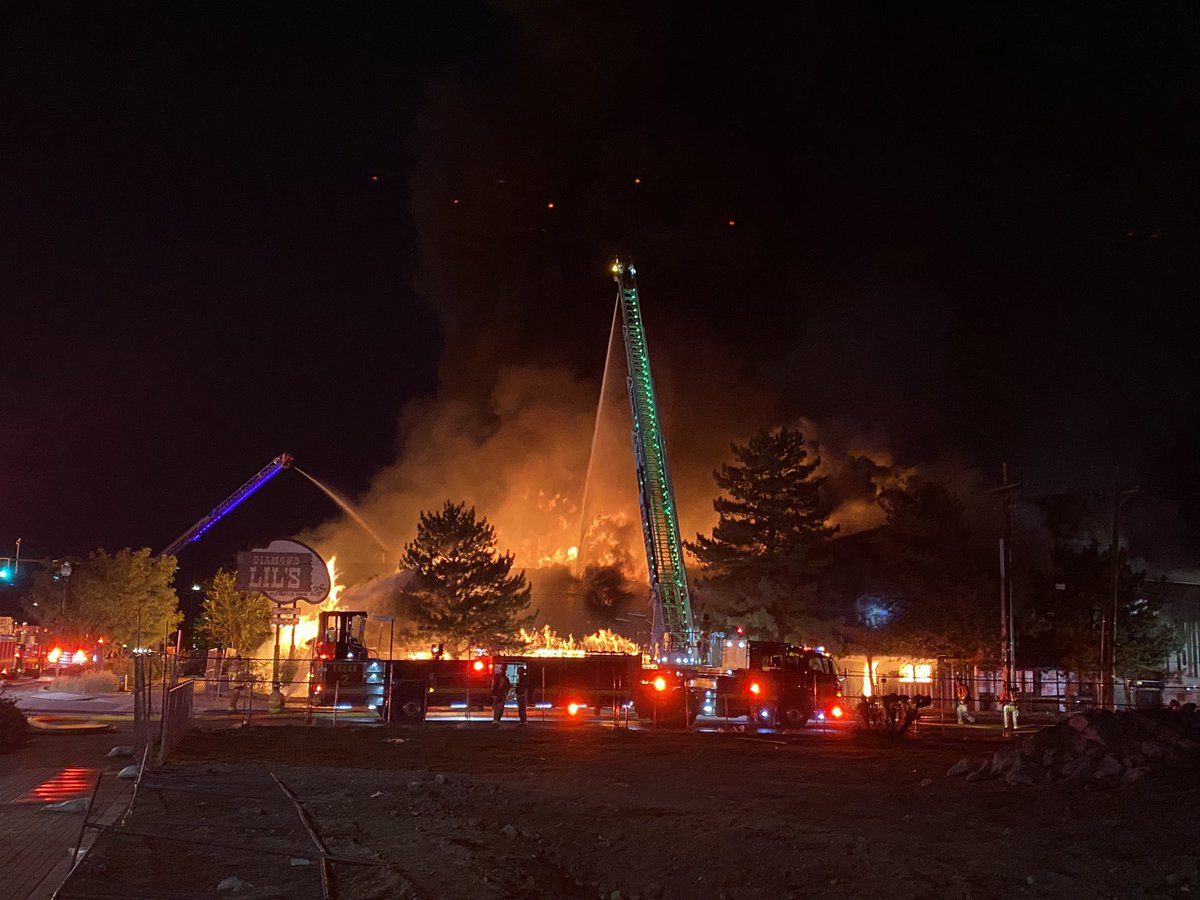 slcfire's tweet image. Operations continue 1528 W N.Temple. We ask the communtiy to avoid the area with emphasis on North Temple from Redwood Road to 1200 W. as far as 700 North Heavy Smoke is throughout the area. @slcgov @dlcmayor @slccouncil and @bereadyslc