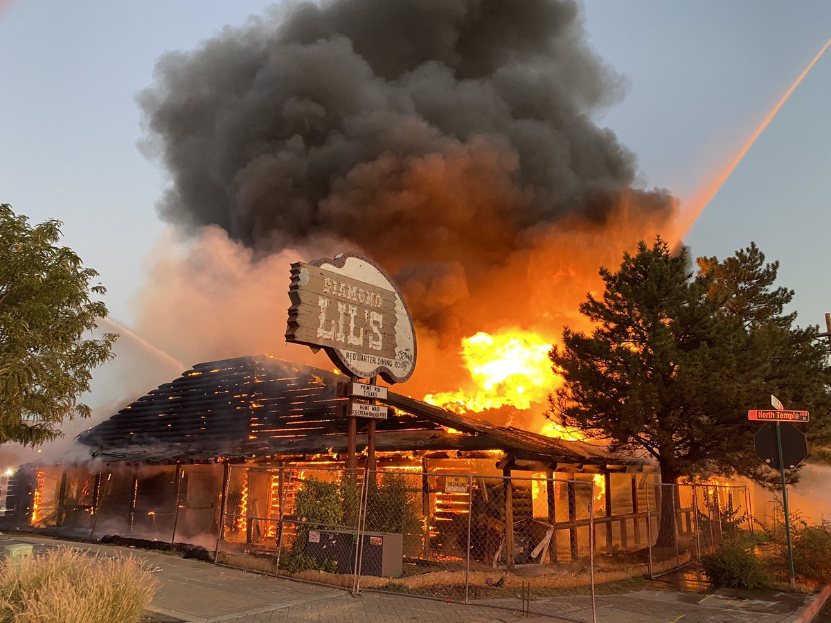 slcfire's tweet image. Operations continue 1528 W N.Temple. We ask the communtiy to avoid the area with emphasis on North Temple from Redwood Road to 1200 W. as far as 700 North Heavy Smoke is throughout the area. @slcgov @dlcmayor @slccouncil and @bereadyslc