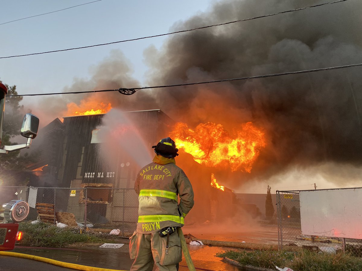 slcfire's tweet image. Operations continue 1528 W N.Temple. We ask the communtiy to avoid the area with emphasis on North Temple from Redwood Road to 1200 W. as far as 700 North Heavy Smoke is throughout the area. @slcgov @dlcmayor @slccouncil and @bereadyslc