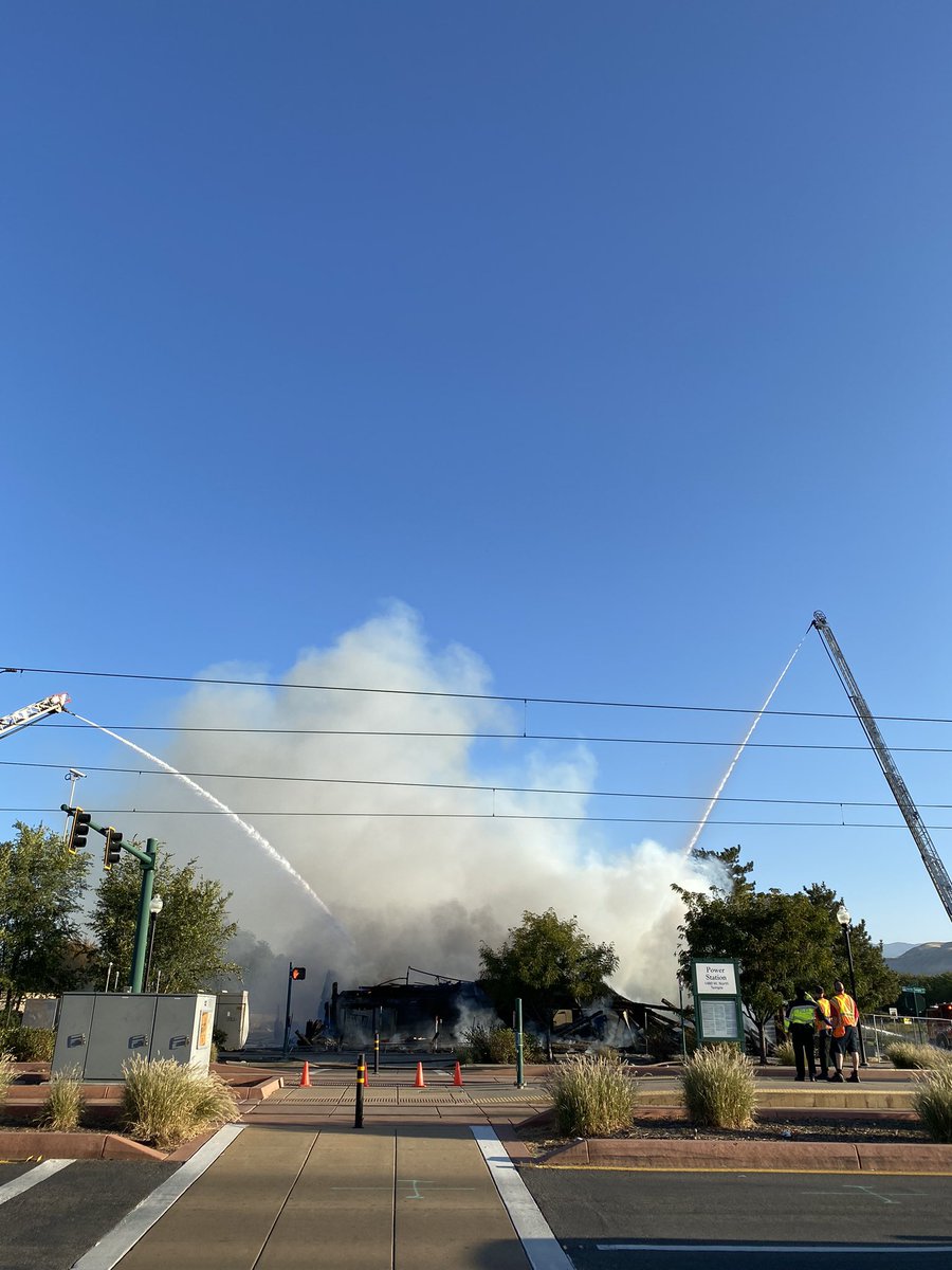 slcfire's tweet image. Operations continue 1528 W N.Temple. We ask the communtiy to avoid the area with emphasis on North Temple from Redwood Road to 1200 W. as far as 700 North Heavy Smoke is throughout the area. @slcgov @dlcmayor @slccouncil and @bereadyslc