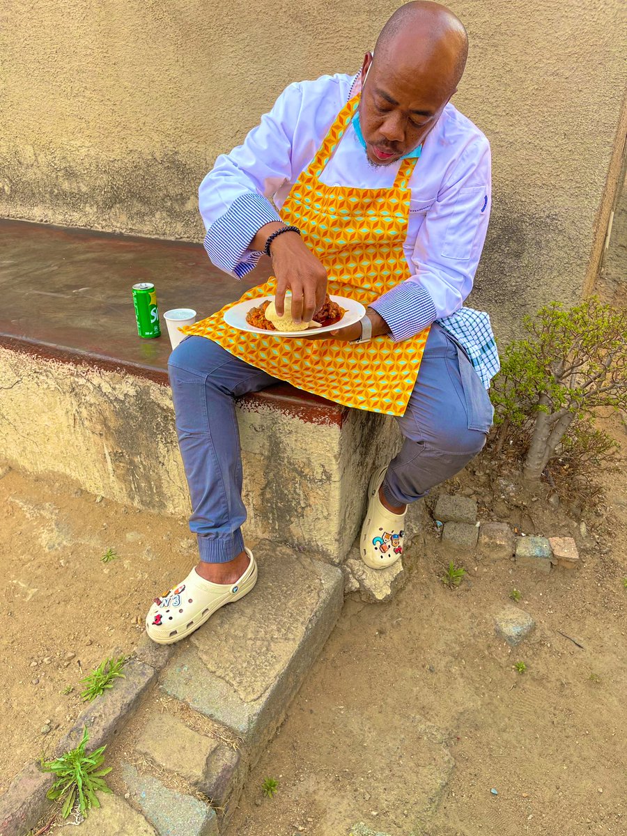 Mr_Ndash's tweet photo. Break Time .
Been up since 4:30 am and only now Iβm lunching. 8 Dishes prepared for 300 people .
We Hustle We Grind We chasing a Dream π #Ndashfood https://t.co/YvEL6pBwKh