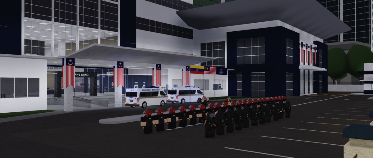 RBLXMYS_Polis's tweet photo. Just now, the Royal Malaysian Police conducted a public order exercise with frontline and specialist units to improve preparedness and public order tactics. 

Thank you to @MYS_Tentera for acting as protestors! https://t.co/SbGY0XJemz