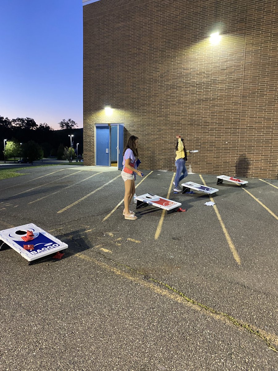 ruggreads's tweet photo. Great turnout @RamapoRidgeMS for our Back to School Bonanza! Thanks to student council for organizing #mahwahconnects https://t.co/tifdpzYlIY